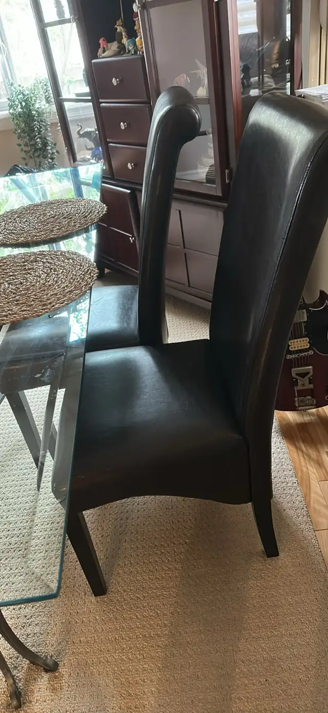Glass Dinning table and chairs - Photo 5