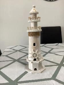 Bibelot décoratifs, PHARE, 14 pouces de haut.