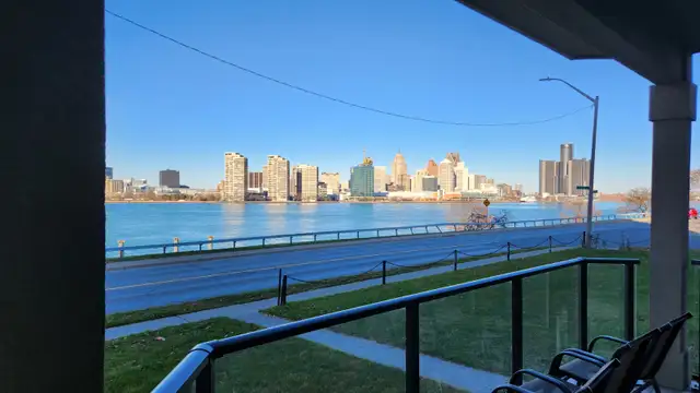 Detroit Skyline Views| Upscale Main Flr Suite| Private Entrance - Photo 2