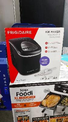 Ice Maker - Frigidaire 26 lb. Freestanding (EFIC128-BLACK-6COM)