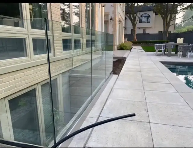 Glass Railing - Photo 2