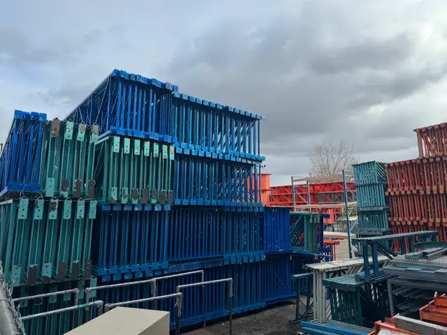 Used pallet racking frames 20' to 28' tall - Photo 3