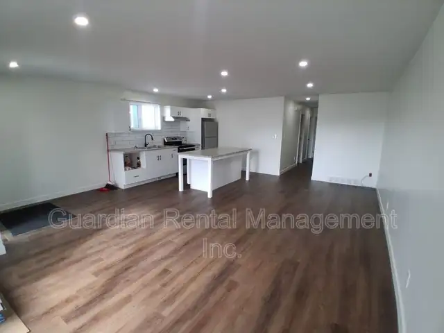 2 Bed, 1 Bath, Semi-Detached Home - 577 Syndicate Ave S- $2200/m - Photo 2