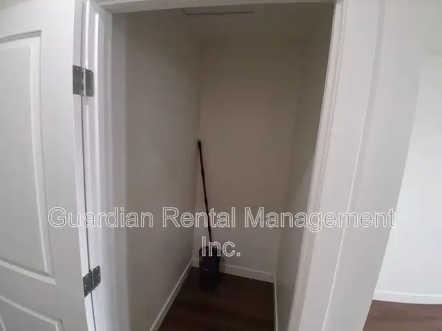 2 Bed, 1 Bath, Semi-Detached Home - 577 Syndicate Ave S- $2200/m - Photo 6