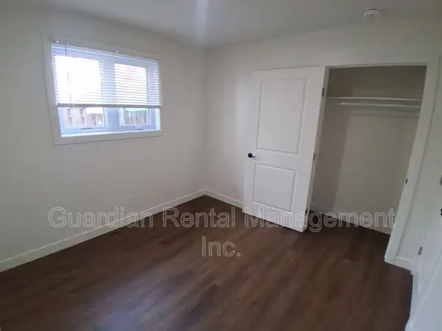 2 Bed, 1 Bath, Semi-Detached Home - 577 Syndicate Ave S- $2200/m - Photo 8