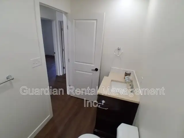 2 Bed, 1 Bath, Semi-Detached Home - 577 Syndicate Ave S- $2200/m - Photo 11