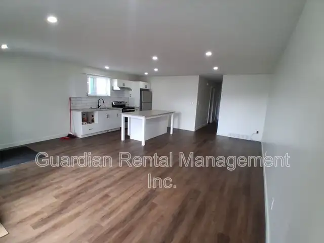 2 Bed, 1 Bath, Semi-Detached Home - 577 Syndicate Ave S- $2200/m - Photo 14