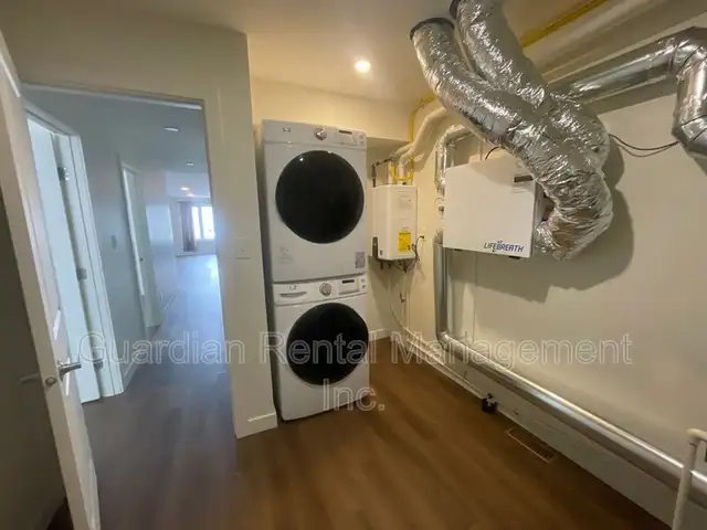 2 Bed, 1 Bath, Semi-Detached Home - 577 Syndicate Ave S- $2200/m - Photo 17