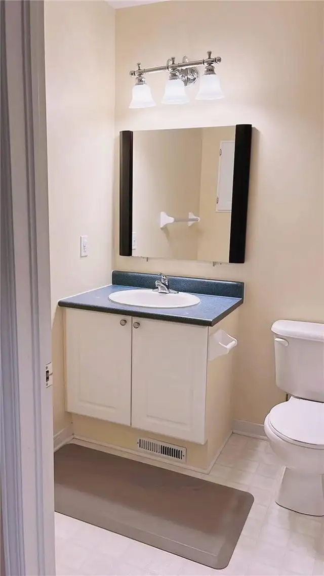 Rooms for Rent in a 4-Bedroom House Near TOH/CHEO ($745/month) - Photo 10