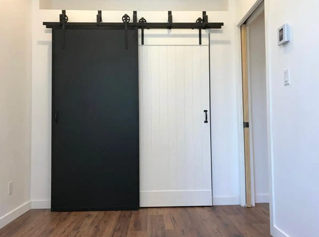 Luxury 4 1/2 Unit (2 Bed) for Rent in Montreal - Photo 4