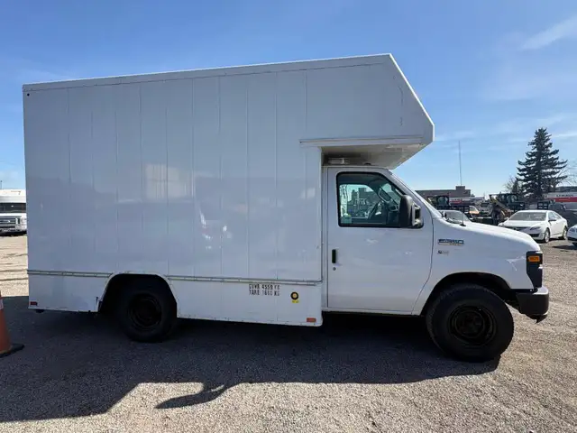 2014 Ford Econoline Cutaway E-350 Super Duty 138' SRW - Photo 2