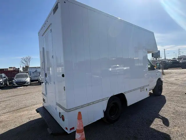 2014 Ford Econoline Cutaway E-350 Super Duty 138' SRW - Photo 3