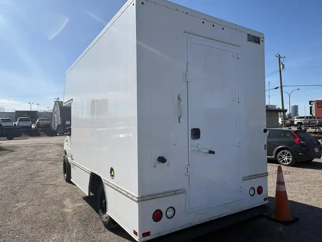 2014 Ford Econoline Cutaway E-350 Super Duty 138' SRW - Photo 4