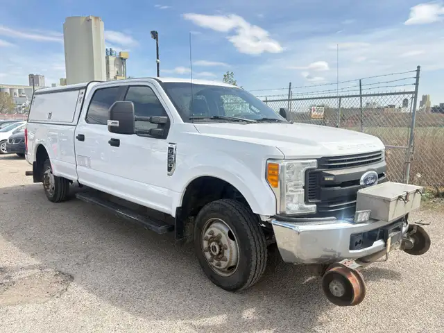 2017 Ford Super Duty F-350 SRW 4WD Crew Cab 176' XL