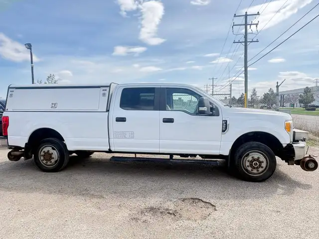 2017 Ford Super Duty F-350 SRW 4WD Crew Cab 176' XL - Photo 2