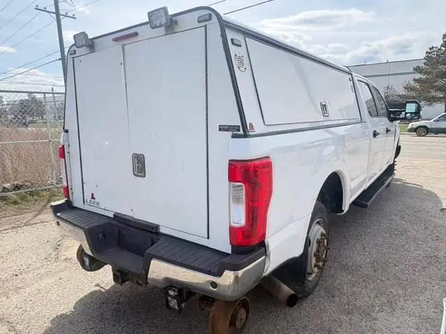 2017 Ford Super Duty F-350 SRW 4WD Crew Cab 176' XL - Photo 3