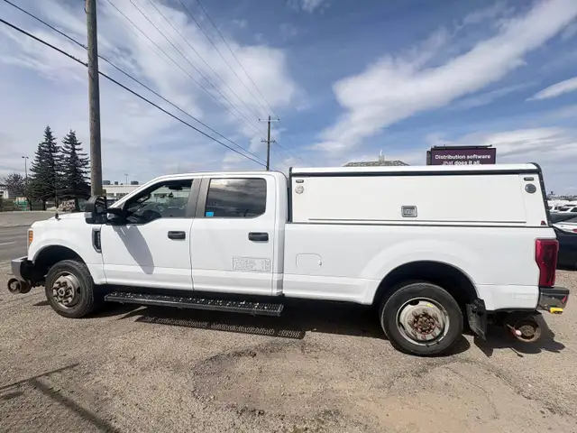 2017 Ford Super Duty F-350 SRW 4WD Crew Cab 176' XL - Photo 7