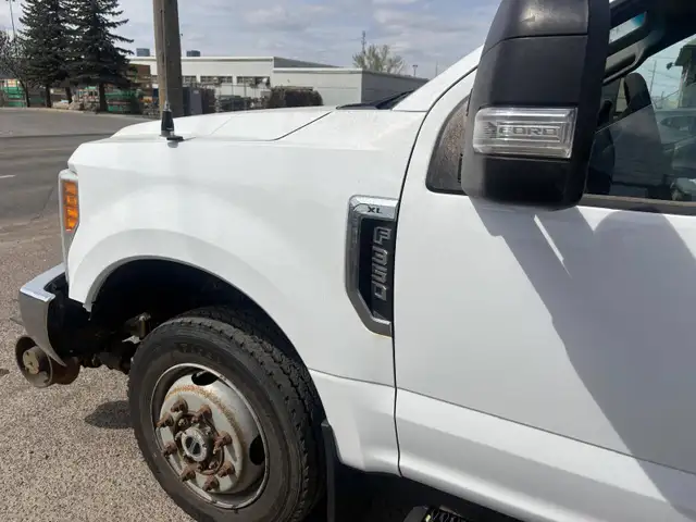 2017 Ford Super Duty F-350 SRW 4WD Crew Cab 176' XL - Photo 9