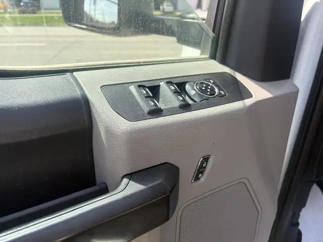 2017 Ford Super Duty F-350 SRW 4WD Crew Cab 176' XL - Photo 11