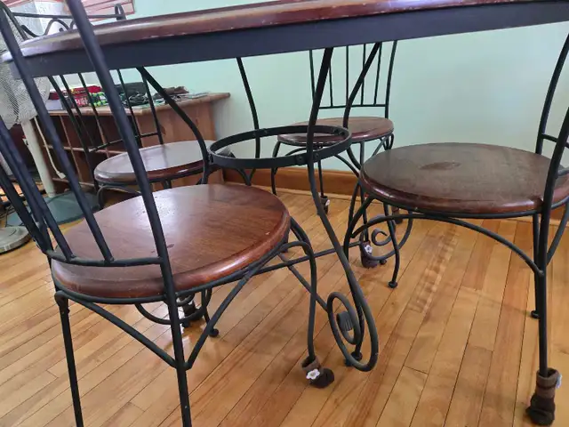 Dinning room table - Photo 2