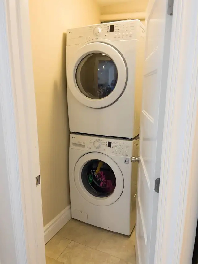 AVAILABLE June 1st - North End - 1 Bedroom Apartment - Photo 4