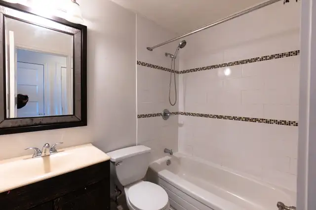 AVAILABLE June 1st - North End - 1 Bedroom Apartment - Photo 5