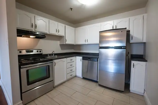 AVAILABLE June 1st - North End - 1 Bedroom Apartment - Photo 8