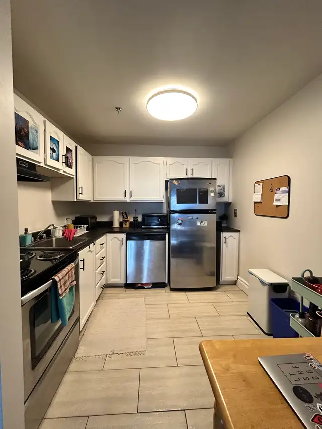 AVAILABLE June 1st - North End - 1 Bedroom Apartment - Photo 9