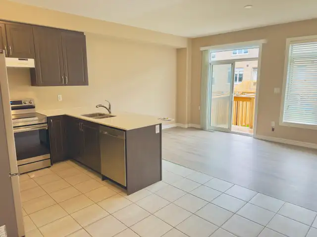 3 Bed/3Bath House Up For Lease With Basement - Photo 3