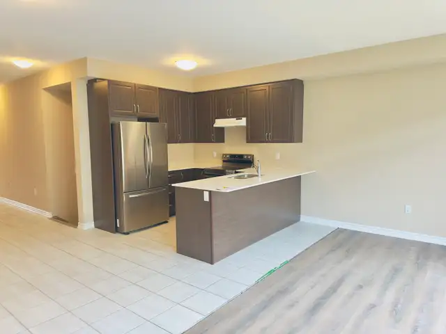3 Bed/3Bath House Up For Lease With Basement - Photo 4
