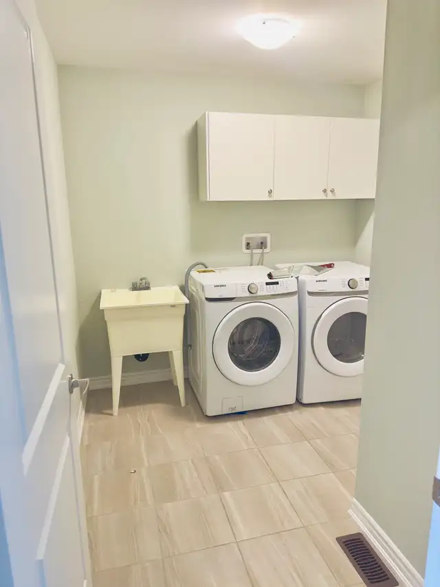 3 Bed/3Bath House Up For Lease With Basement - Photo 9