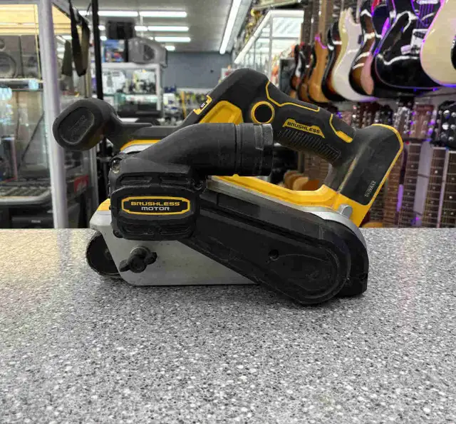 Dewalt DCW220 20V Belt Sander - Photo 2