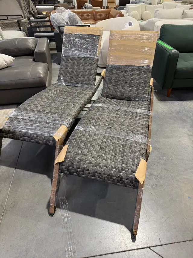 Outdoor patio woven chaise loungers set of 2