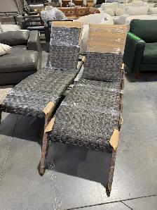 Outdoor patio woven chaise loungers set of 2