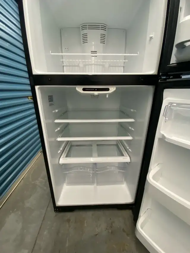 GE STAINLESS STEEL REFRIGERATOR - Photo 6