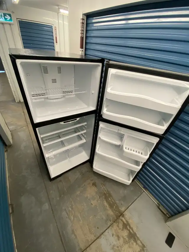 GE STAINLESS STEEL REFRIGERATOR - Photo 8