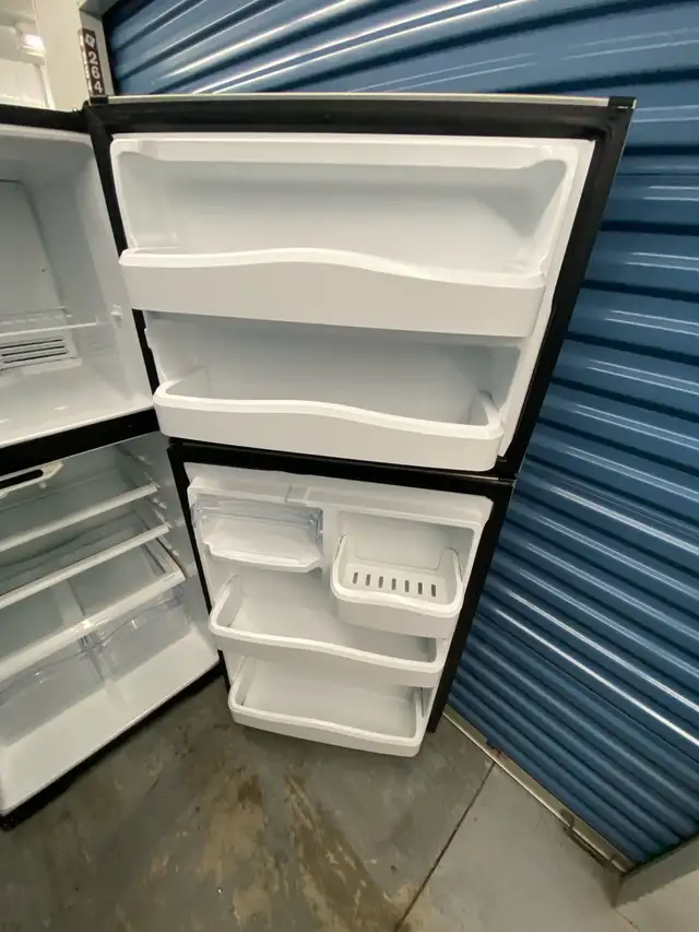 GE STAINLESS STEEL REFRIGERATOR - Photo 9