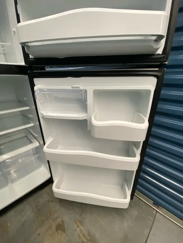 GE STAINLESS STEEL REFRIGERATOR - Photo 10