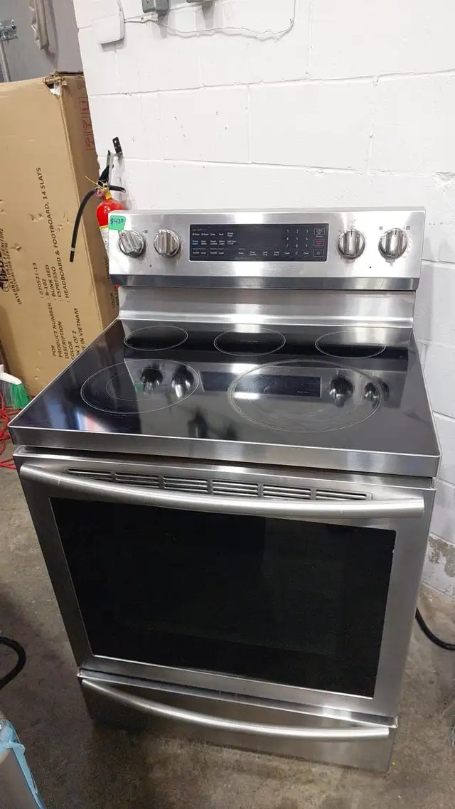 Stove 30' Samsung 5 burners electric  used