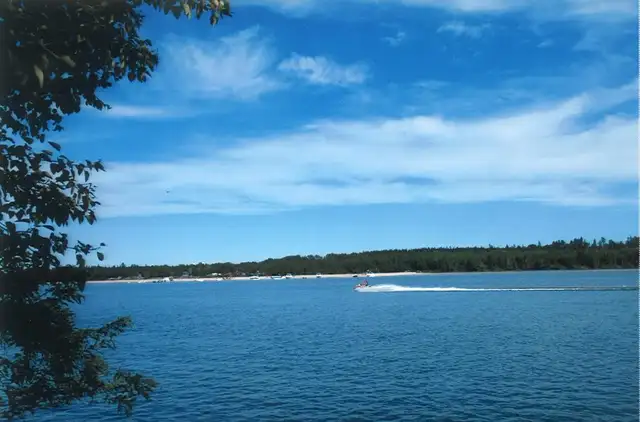Maison bord de l'eau a Dolbeau, Lac St-Jean, 418-671-0353 - Photo 2