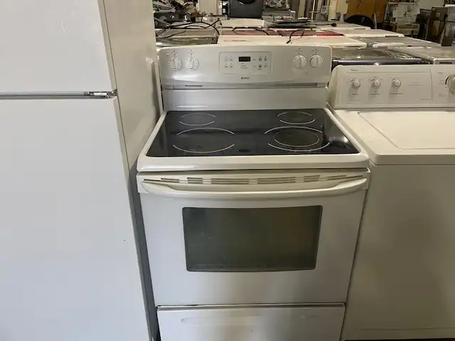 Réfrigérateur, Cuisinière, Laveuse, Sécheuse standards blancs - Photo 4