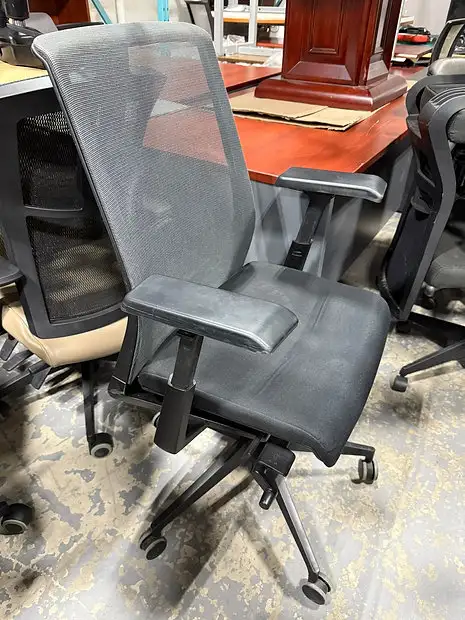 Haworth Very Task Chair! - Photo 3