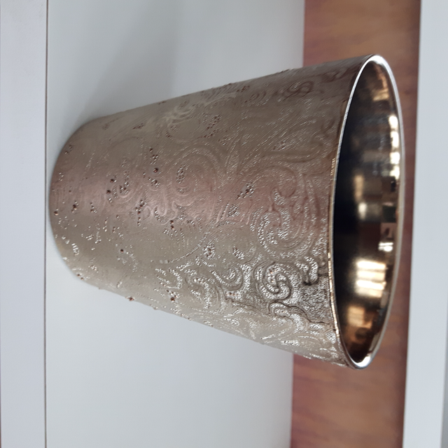 BEAU POT EN MÉTAL POUR PLANTES, 6'HAUTx5'LARGE EN HAUT: $10.00 - Photo 3