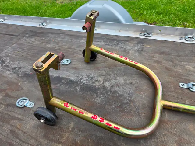 Pit Bull Motorcycle Under The Swingarm Rear Wheel Racing Stand