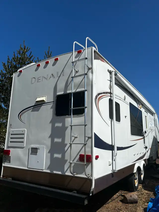29ft 2009 Denali trailer