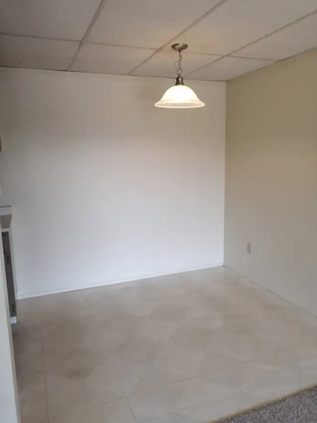 ✨ UPPER FLOOR – 2 BDRM – CAT FRIENDLY – BRIGHT & SPACIOUS ✨ - Photo 2