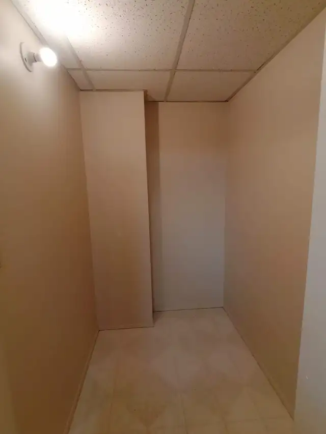 ✨ UPPER FLOOR – 2 BDRM – CAT FRIENDLY – BRIGHT & SPACIOUS ✨ - Photo 10