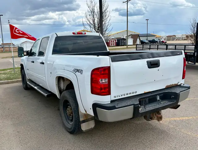 2012 Chevrolet Silverado 2500 pickup - Photo 2