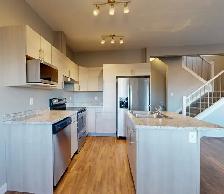 #8571 - 3 Bed/2.5 Bath Duplex in Westgate w/ Central AC! $2500 - Photo 3