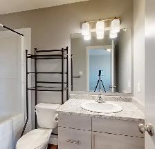 #8571 - 3 Bed/2.5 Bath Duplex in Westgate w/ Central AC! $2500 - Photo 12